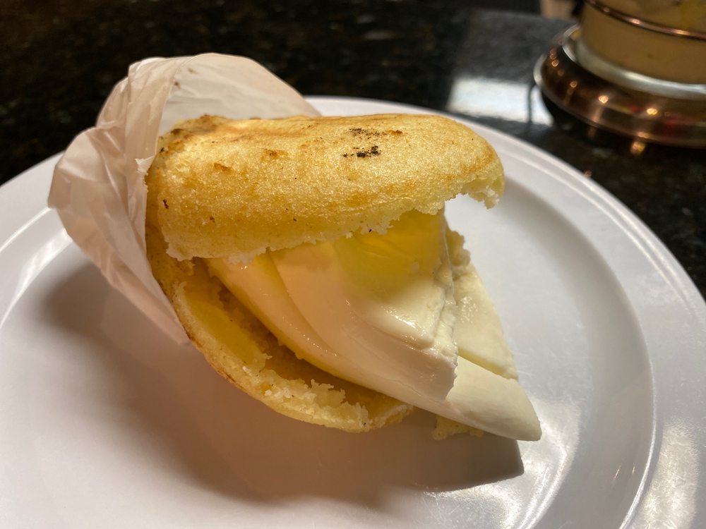 Cheese arepas (26)