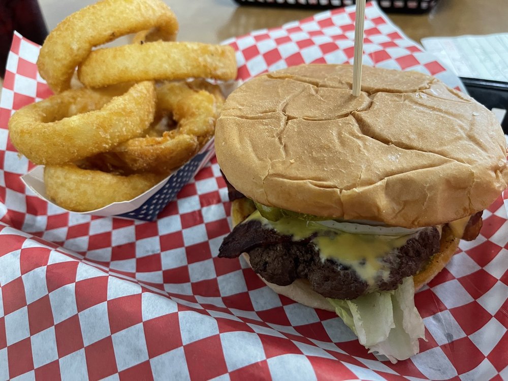 Lynchburger with onion rings