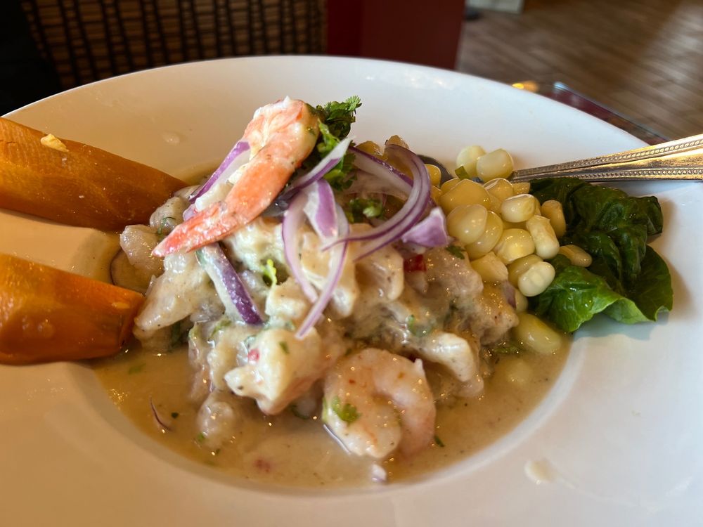 Ceviche de Pescado y Camarones