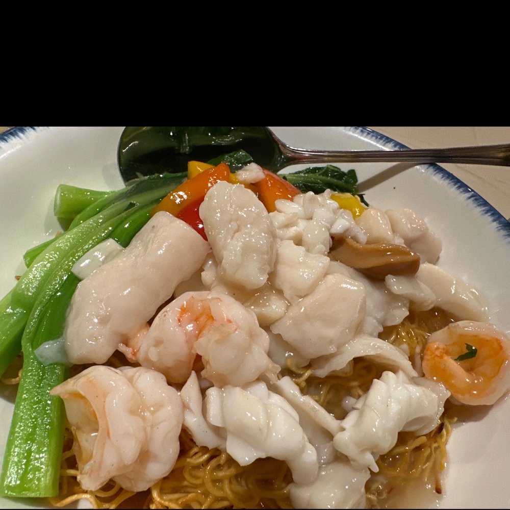 Seafood pan fried noodles